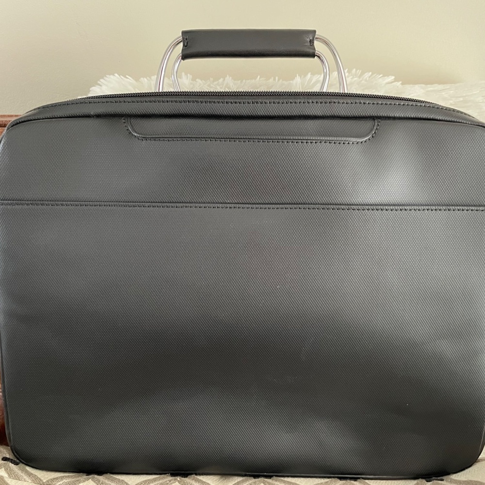 SOLD!!
Tumi Arrivé Leather Laptop and Business brief - Picture 2 of 11
